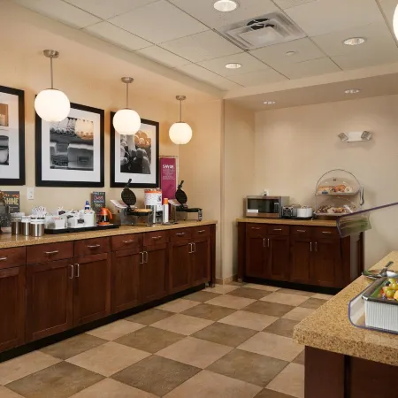 Hampton Inn & Suites Salem