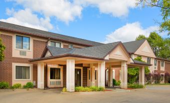 Super 8 by Wyndham Clive IA