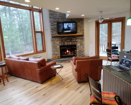 Lake Front Hot Tub Kayak Swim Firepit Secluded Hotels in Highland