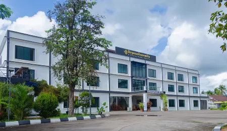 Bouasavan Hotel Отели в г. Саваннахет
