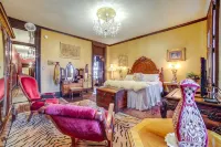 Vintage Apartment in Historic Downtown la Porte!