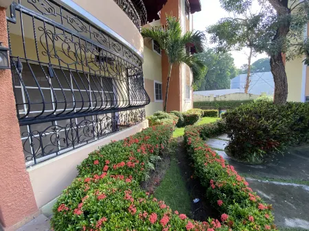 2DR Spacious 3-Bedroom Apartment Santo Domingo Отели рядом с достопримечательностью «Iglesia Evangelica Metodista Libre Vista Bella 3ra»