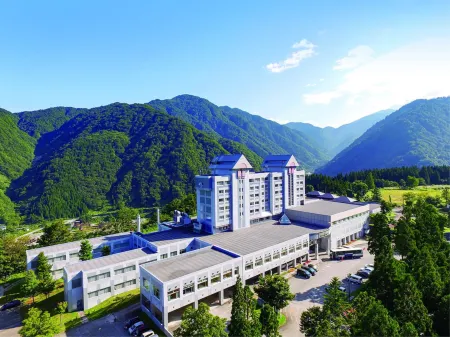Hotel Morinokaze Tateyama‎ Отели рядом с достопримечательностью «Shōmyō Waterfall Observation Square.»