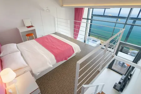 Goseong (Sokcho) Croton Pool Villa