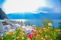 Hotel Villa Dirce فنادق في ليموني سول غارد