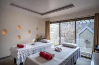 Silver Waves Resort & Spa - Daman - ที่มีสปา