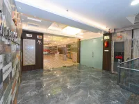 Hotel Pal Paradise โรงแรมใกล้สถานีรถไฟลัคนาวจังก์ชั่น