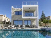 3-Bdr Villa with Stunning Infinity Pool - Villa