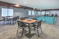 La Quinta Inn & Suites by Wyndham Tulsa Airpt / Expo Square - Pool