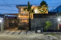 Kai Villa Escotel - The most affordable luxury villa in Jakarta Hotels in Cipayung