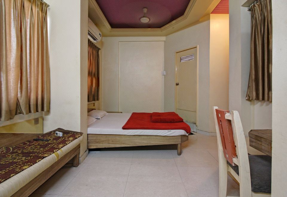 Hotel Saturn Residency - Housity