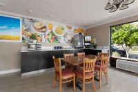 Days Inn by Wyndham St. Petersburg Central