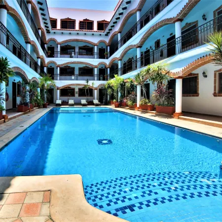 Hotel Colonial Playa del Carmen Отели рядом с достопримечательностью «Парк Основателей»