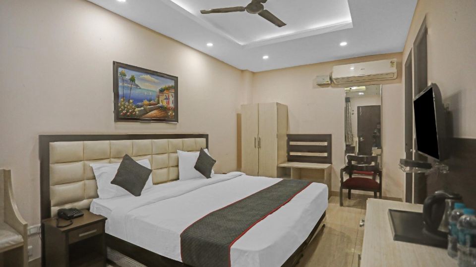 Qotel Express Sandberry Prashant Vihar