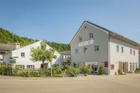 Gasthof Krone Hotel dekat Cafe Zentral