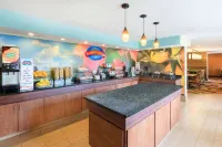 Baymont by Wyndham Savannah Midtown - parkir