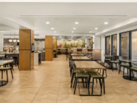 Oxford Suites Redding Hotels in Redding