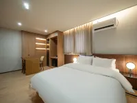 Brown Dot Gyeongju City Hall Hotels near Baengnyulsa Temple