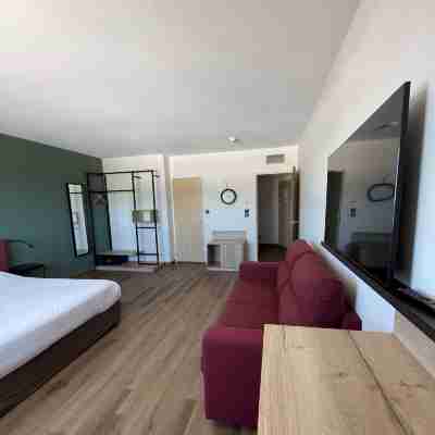 Campanile Montpellier Ouest - Croix D'Argent Rooms
