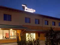 Hotel Motel Prestige Hotels near Marche Metro Station