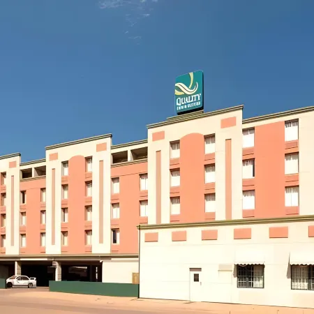 Econo Lodge Inn & Suites