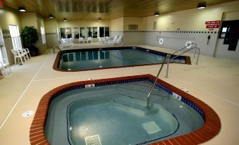 Country Inn & Suites by Radisson, Kansas City at Village West, KS