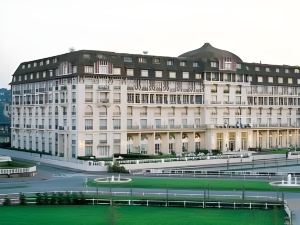 多維爾皇家巴里亞酒店