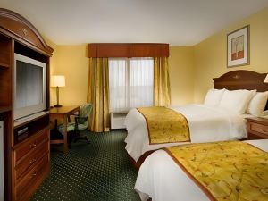 Fairfield Inn & Suites Marshall