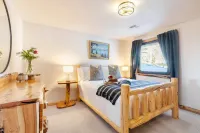 Base Camp by AvantStay Magical Cabin w Sauna Hot Tub Close to Snow Golf