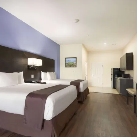 Days Inn & Suites by Wyndham Galveston West/Seawall