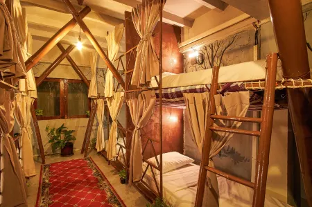 Happiness Community Wake & Bake Hostel