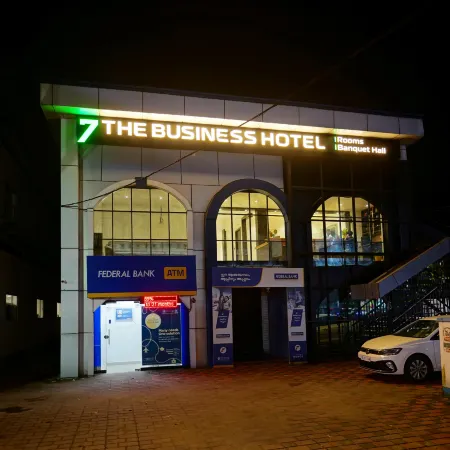 7 the Business Hotel