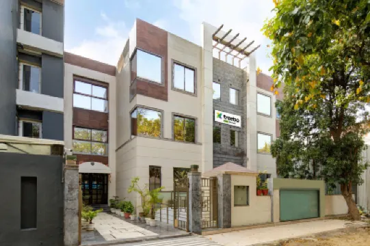 Treebo White Castle, Gurgaon Hotels near DLF Cyber Hub