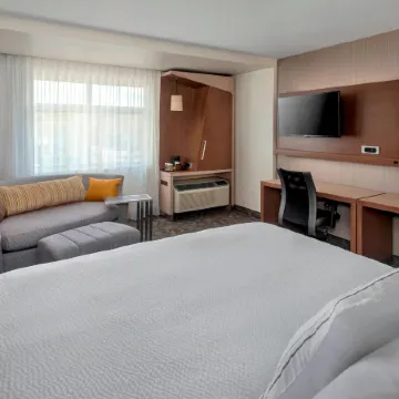 Courtyard Schenectady at Mohawk Harbor