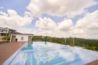 The Pine Mansion - Pools