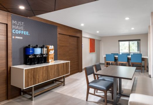 5. 홀리데이 인 익..