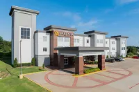 La Quinta Inn & Suites by Wyndham Muskogee Hotels near Lakeland Shopping Center