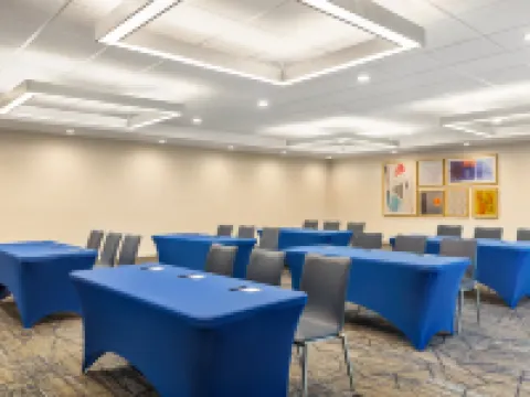 貝瑟默Candlewood Suites - 伯明翰西南酒店（洲際旗下） 貝瑟默酒店
