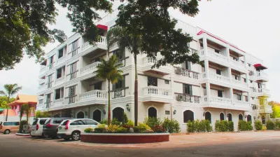 Paradores de Vigan Hotels near Hidden Garden
