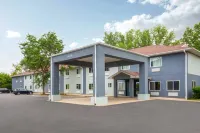 Super 8 by Wyndham McHenry/Fox Lake Area - 2-Star