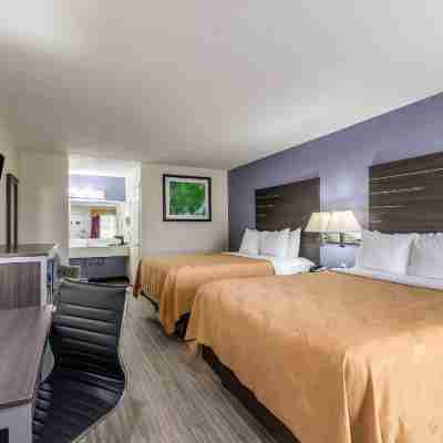 Quality Inn & Suites Canton Rooms