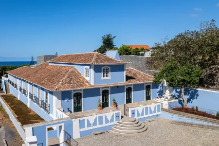 Azores Book Hotel Отели в г. Ангра-ду-Эроижму