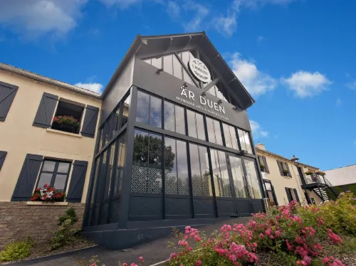 Auberge de la Hardouinais-Arduen Hotels in Saint-Launeuc