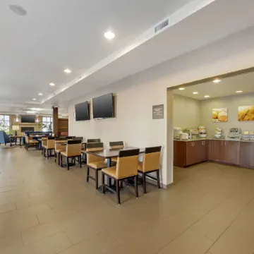 Comfort Inn & Suites