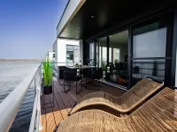 Hausboot Schwimmendes Haus in Ribnitz-Damgarten