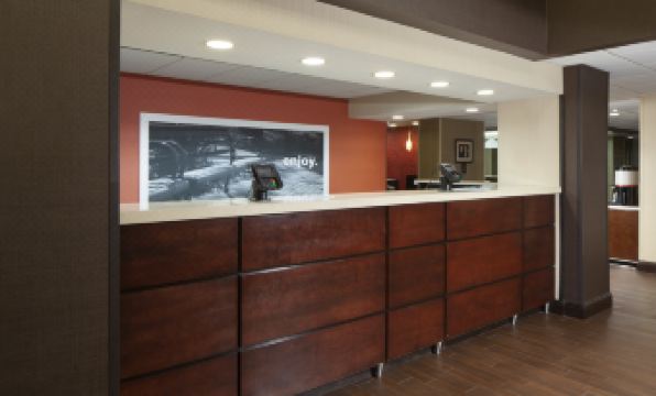 Hampton Inn Charleston-Southridge