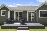 Huge Yard. Hot Tub. Playground. Trampoline.