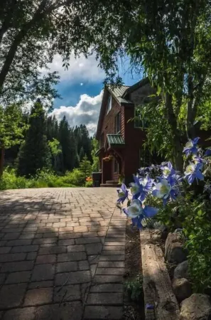 The Kebler Home: Walk to Elk Ave! Dog Friendly! Отели в г. Крестед-Батт