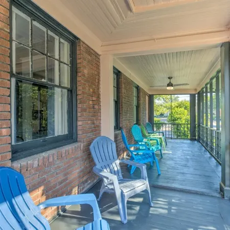 Tiny Trendy Traveler's Studio in Historic Midtown!