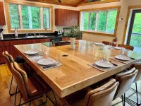 Cabin with Mountain Views / Large Deck / Fireplace / Near Hiking, Biking, Winery